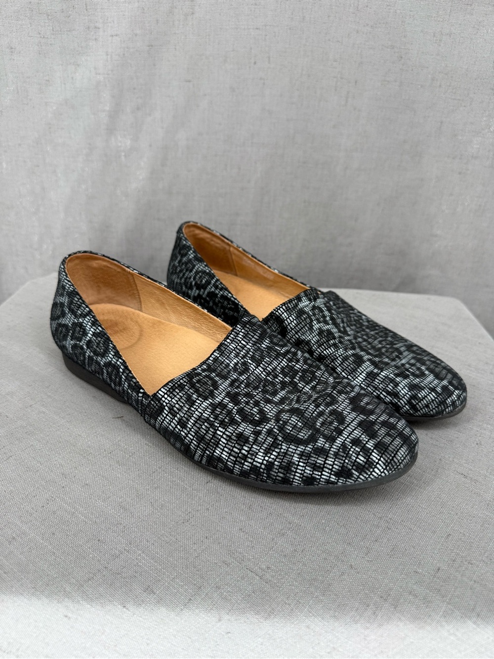 Dansko Larisa Grey Leopard Leather Comfort Slip-On Flats Sz 11